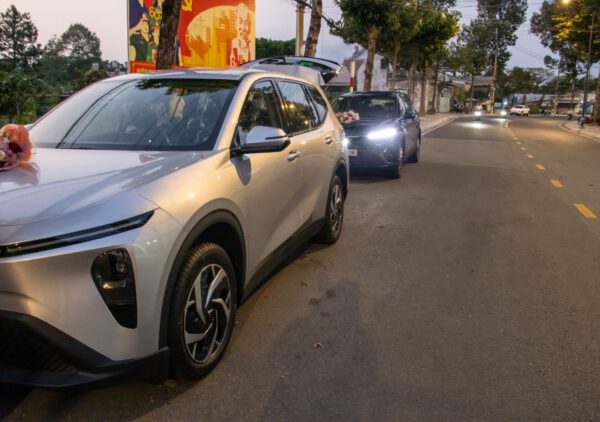 Bàn giao xe Limo Green tại HK Logistics